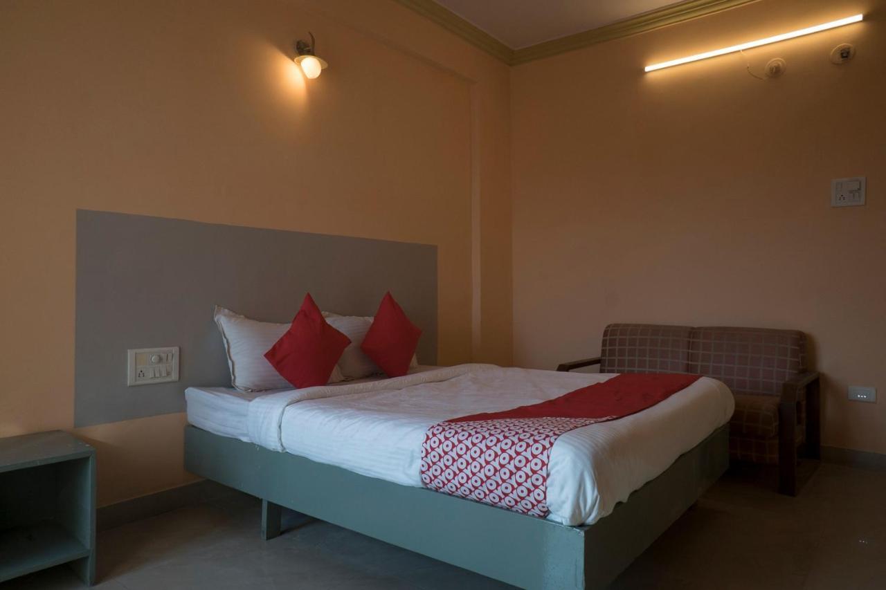 Oyo Flagship 37830 Hotel Aakar International ซาตารา ภายนอก รูปภาพ