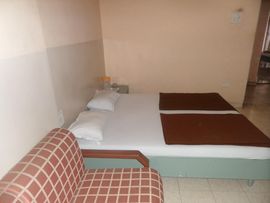 Oyo Flagship 37830 Hotel Aakar International ซาตารา ภายนอก รูปภาพ