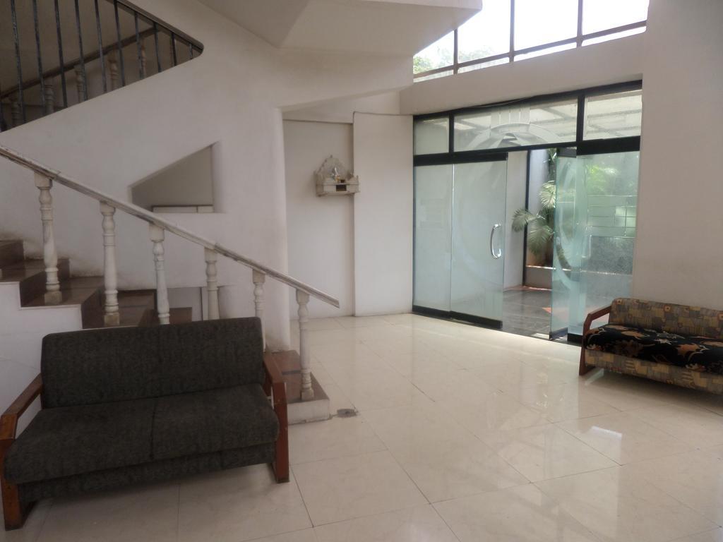 Oyo Flagship 37830 Hotel Aakar International ซาตารา ภายนอก รูปภาพ