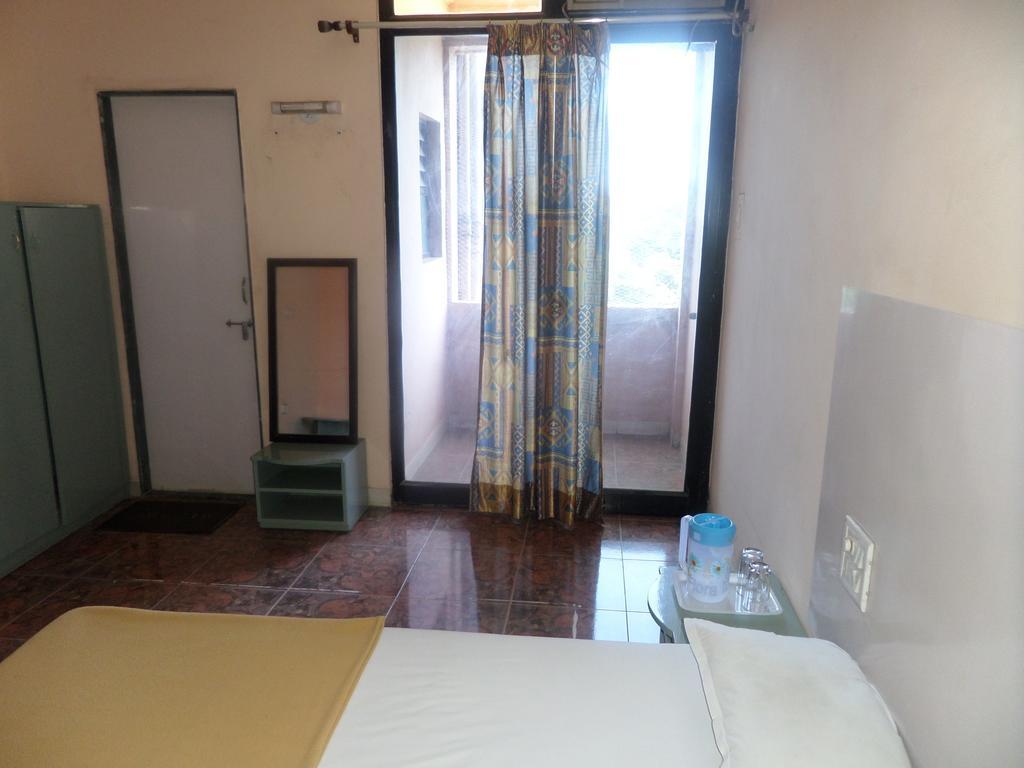 Oyo Flagship 37830 Hotel Aakar International ซาตารา ภายนอก รูปภาพ