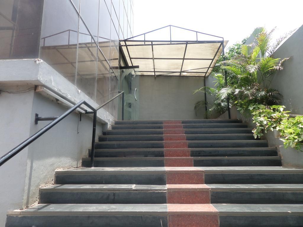Oyo Flagship 37830 Hotel Aakar International ซาตารา ภายนอก รูปภาพ